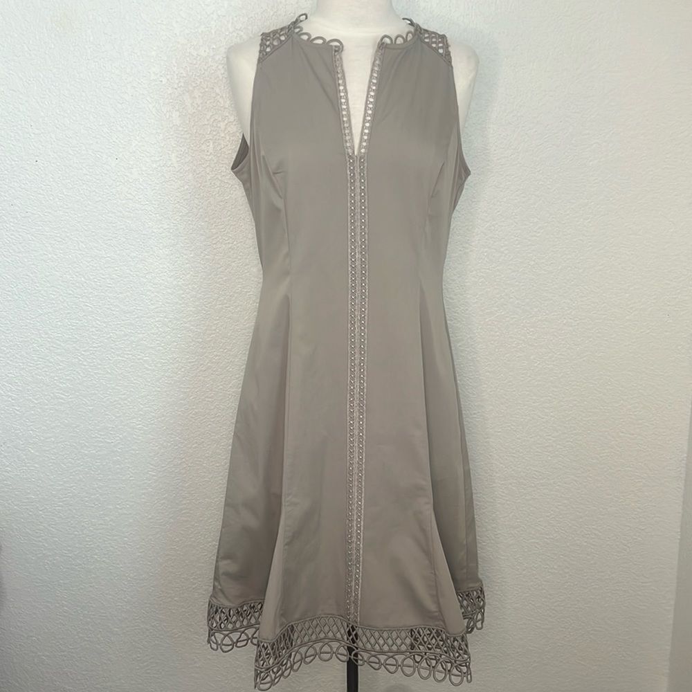 Elie Tahari is size 6 dress